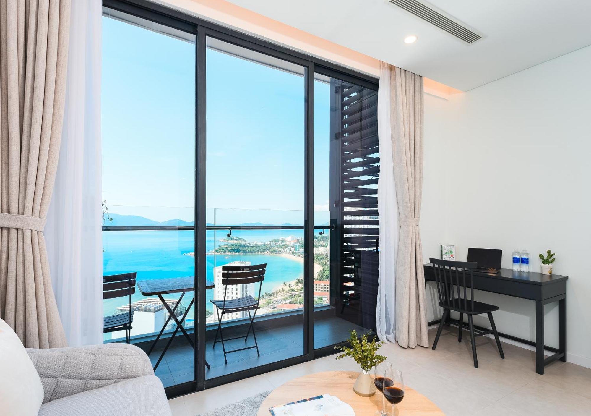 S Lux Scenia Bay Апартаменты *